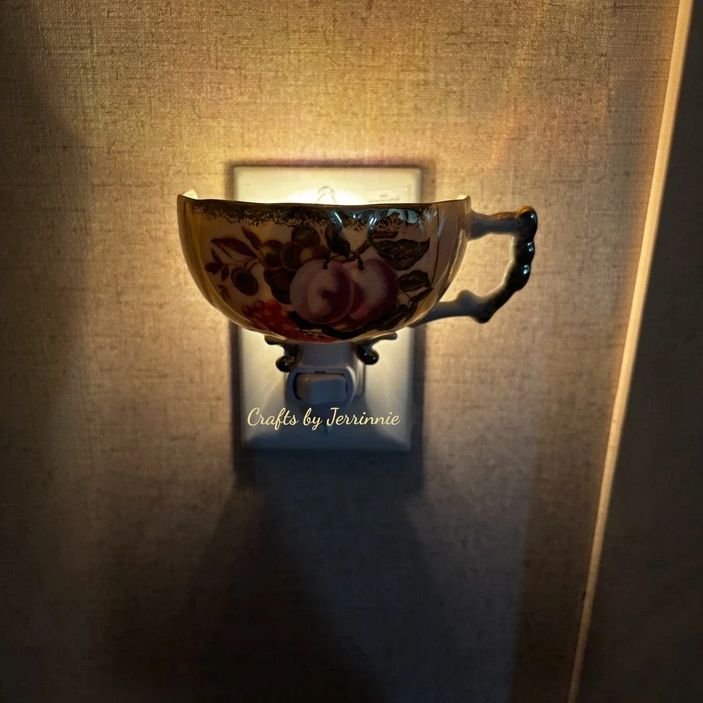Vintage Royal‎ Sealy Handcrafted Tea Cup Night Light